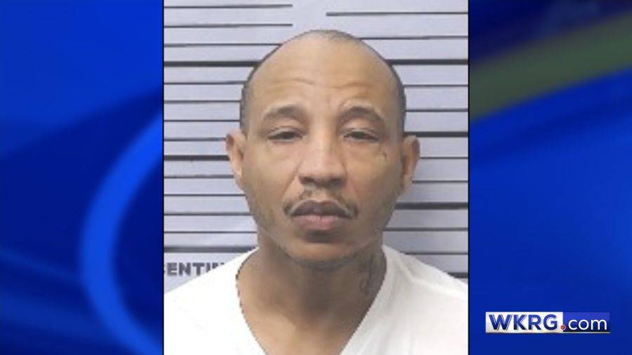 Fugitive arrested in Mobile