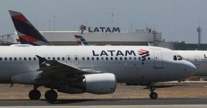 Cancela LATAM vuelos por una huelga de pilotos que inicia a partir de la medianoche