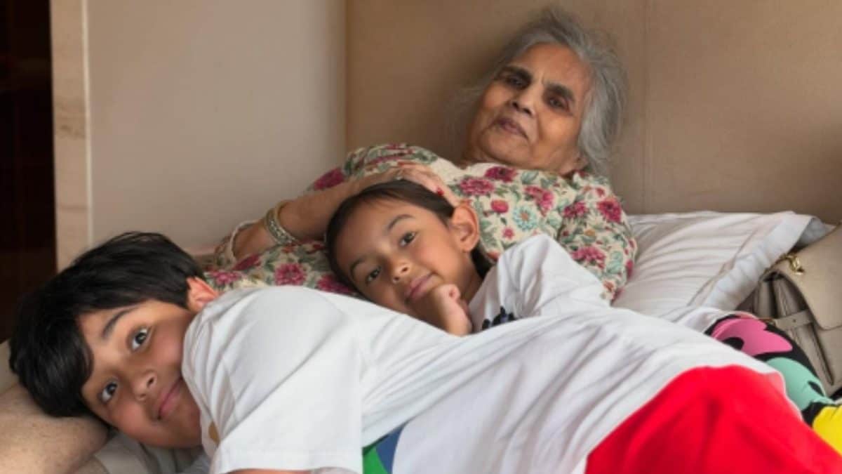 Salman Khan's Mother Salma Khan Cuddles With Grand Kids, Arpita Khan Calls Her 'Favourite Person'