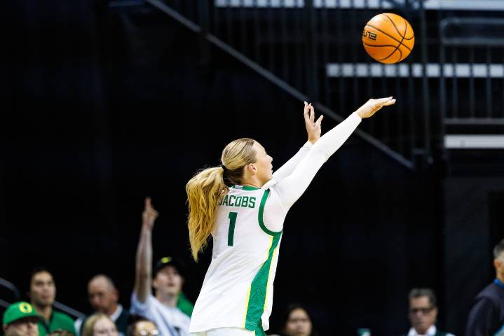 Ducks use dominant 4th quarter to upend St. Mary’s