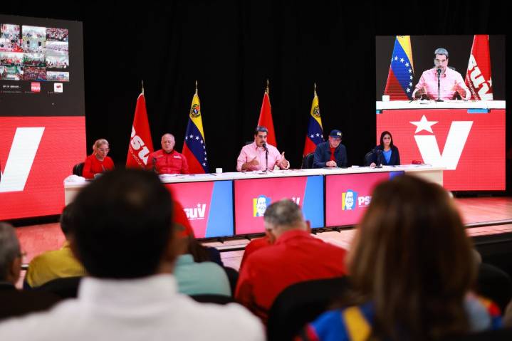 Presidente Maduro: La derecha maltrecha desapareció del escenario político nacional