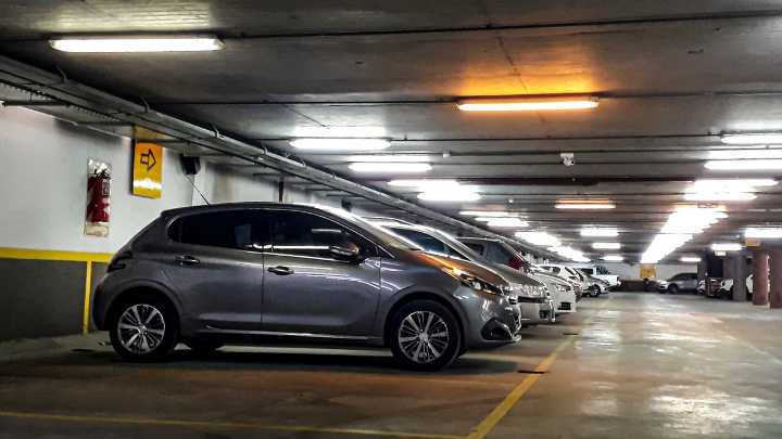 Si tienes una plaza de garaje en Madrid puedes pagar tasa de basuras: estos son los casos