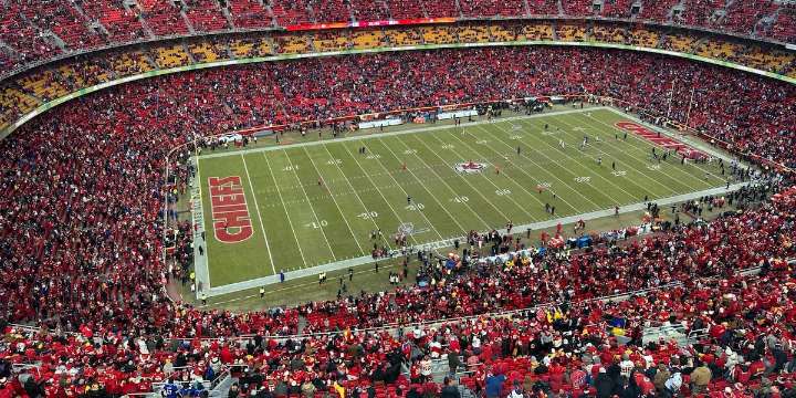 Live game day updates: 5-5 Chiefs pushing for win at home against 8