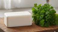 Mezclar perejil con jabón: para qué sirve y por qué recomiendan hacerlo