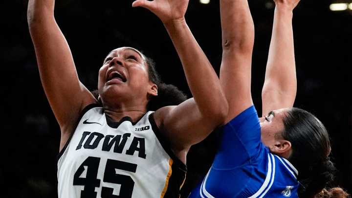 Iowa women's basketball player Hannah Stuelke leaves game with injury