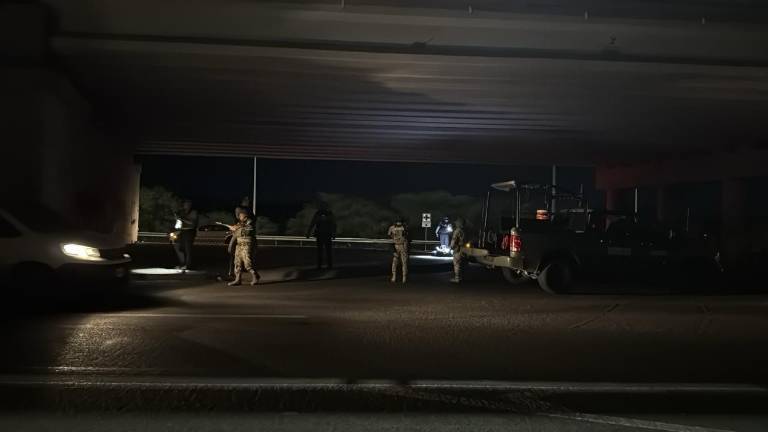 Hallan a hombre asesinado bajo puente en La Costerita, en Culiacán