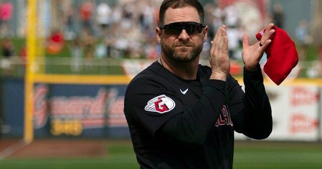 Cleveland's Stephen Vogt and Milwaukee’s Pat Murphy win Manager of the Year for 2nd straight season