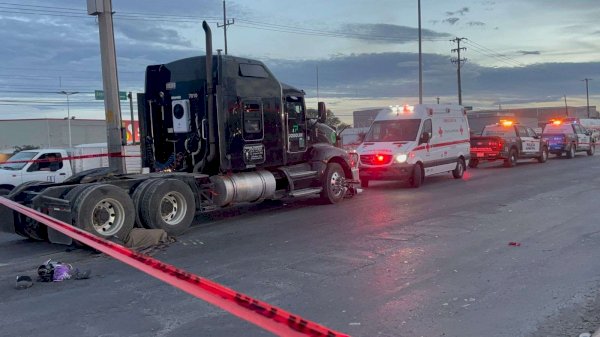 Muere motociclista aplastado por trailero en el Lombardo Toledano