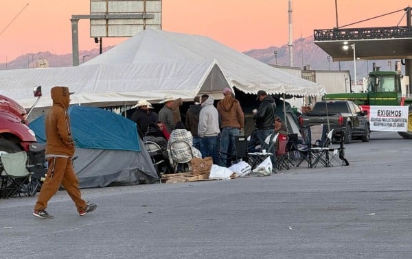 Campesinos cumplen 70 horas de plantón y mantienen bloqueos
