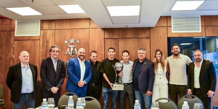 Futbolista colombiano se “consagró” campeón en Argentina tras una reunión de dirigentes: esta es la historia