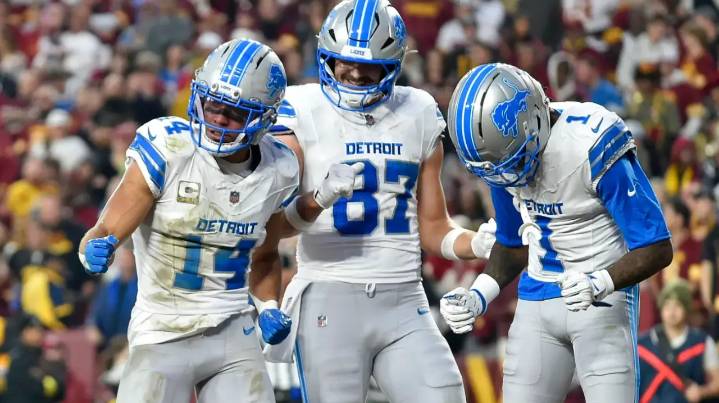 Trump es abucheado en partido de la NFL y trata de contrarrestar viralización