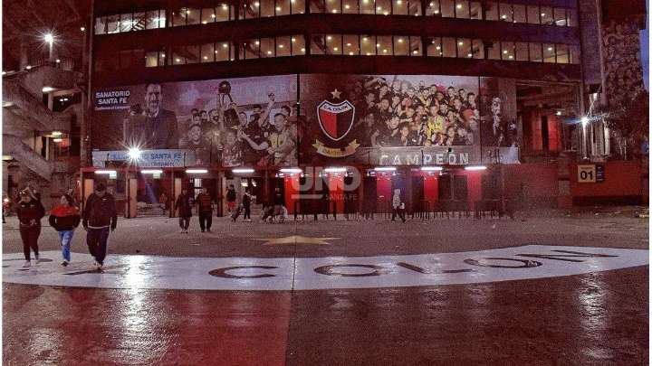 Colón, a días de las elecciones, sigue condicionado por la inhibición en FIFA y la deuda con Espínola