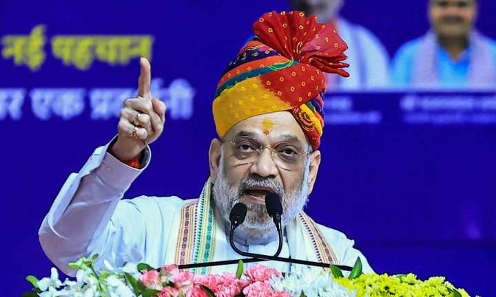 Amit Shah dares Rahul on infiltration, vows to expel all Illegal immigrants