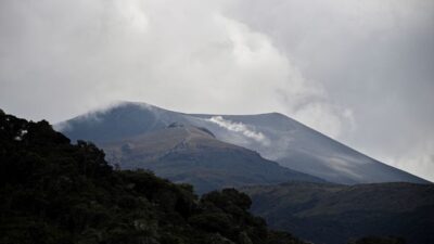 Cambian a naranja estado de volcán Puracé de Colombia por incremento notorio en actividad