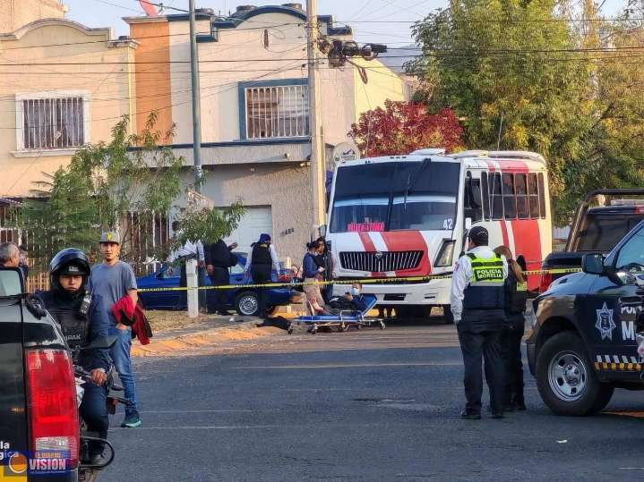 Balean camión en Villas de la Loma; hay 1 muerto y 3 heridos