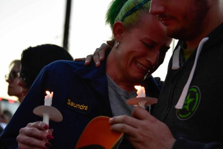 Mourners hold candlelight vigil for Louisville UPS plane crash victims