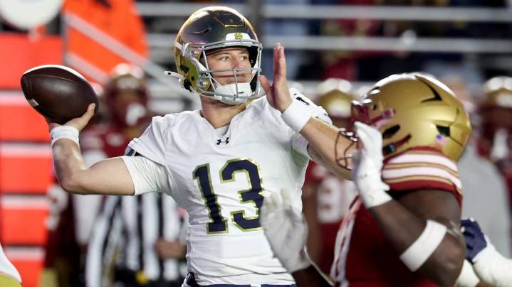Notre Dame returns to No. 10 in college football poll