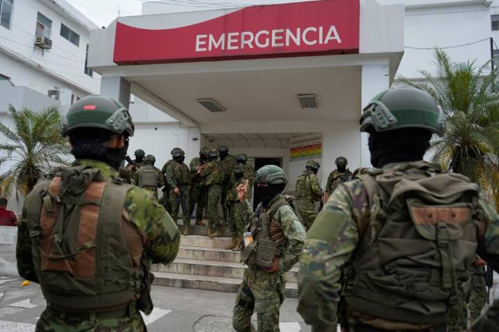 Presidente confirma traslado de 300 peligrosos presos a flamante cárcel de alta seguridad en Ecuador