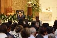 Familiares, amigos y funcionarios de todos los partidos despiden al exregidor Alberto Leyva, en Saltillo