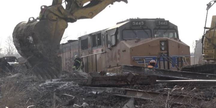 Train derails west of Perry, overturns engine and multiple railcars