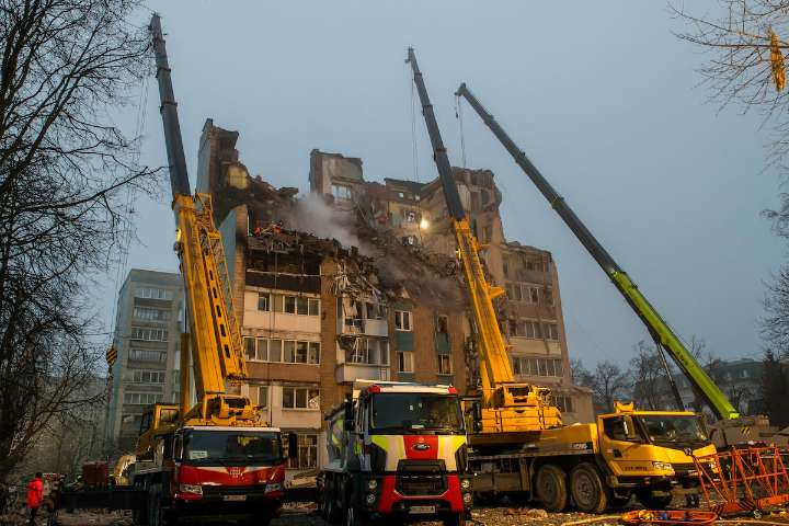 Trump supports peace proposal that calls for Ukraine to cede land, source says