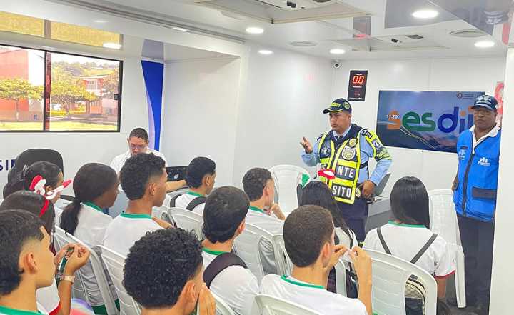 Estudiantes de Andalucía reciben formación para frenar maniobras peligrosas en las vías