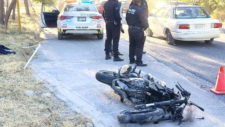 Motociclistas protagonizan accidentes viales en Santa Catarina, Nuevo León; resultan lesionados