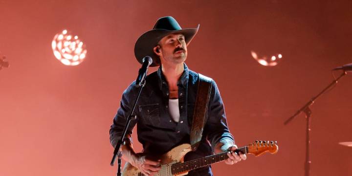 Did Riley Green Bring a Date to the CMA Awards?