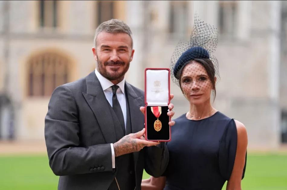 Beckham se arrodilla: el rey Carlos III lo nombra caballero