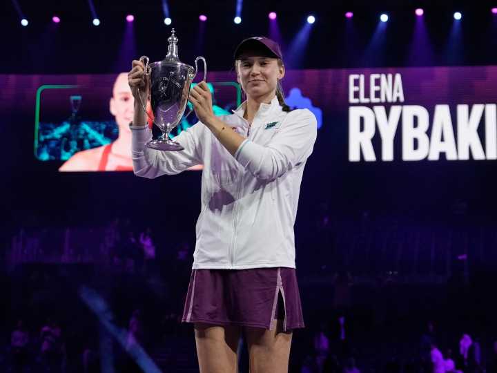 Rybakina se impuso a Sabalenka en la definición del WTA Finals
