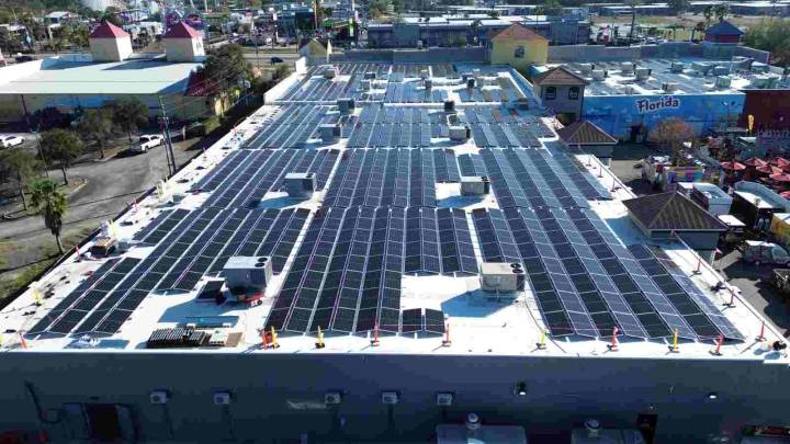 World Food Trucks apuesta por la energía solar: 1,200 paneles encendieron las luces en Kissimmee