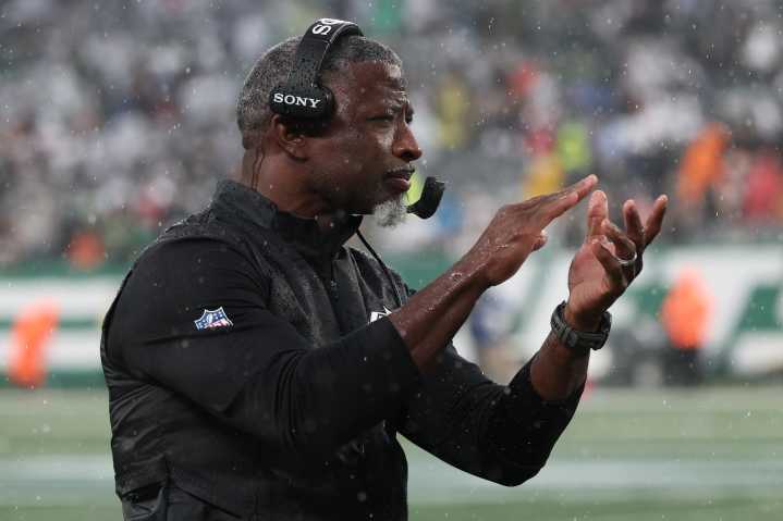 Aaron Glenn Secures an Important Win as Jets Outlast Browns