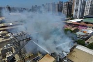 Gran incendio afectó a locales comerciales en pleno centro de Viña del Mar