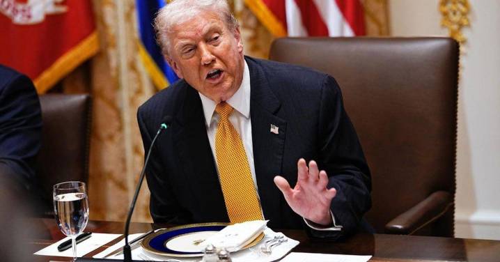 Trump reduce los aranceles de alimentos básicos como el café, la carne de vacuno y frutas