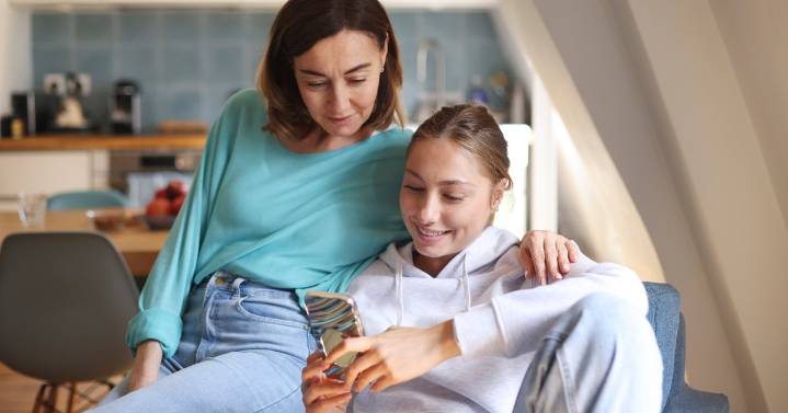 The Psychology Behind Your Family Group Chat Replies