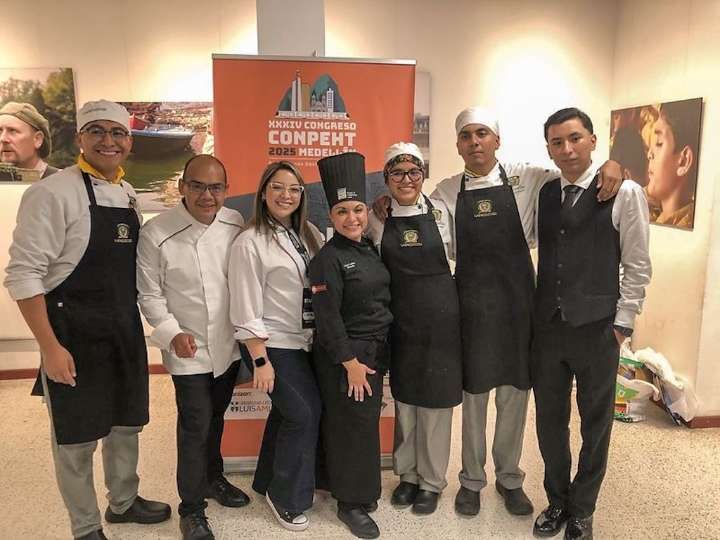 Estudiantes y docentes de la UAEMéx ganaron Concurso de Gastronomía y Servicio, en Medellín, Colombia