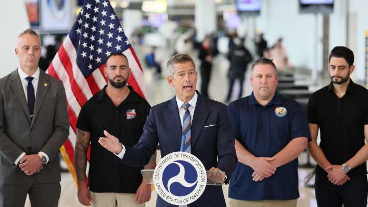"Caos masivo" en los cielos de Estados Unidos: secretario de Transporte advierte que habrá afectaciones en vuelos si continúa el cierre del Gobierno