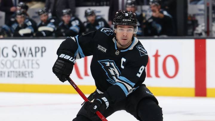 Mammoth's Clayton Keller to play Friday despite dad's death