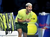 Carlos Alcaraz, otra vez número 1 del mundo: le ganó a Musetti, avanzó a semis de ATP Finals y cierra el año arriba de Sinner