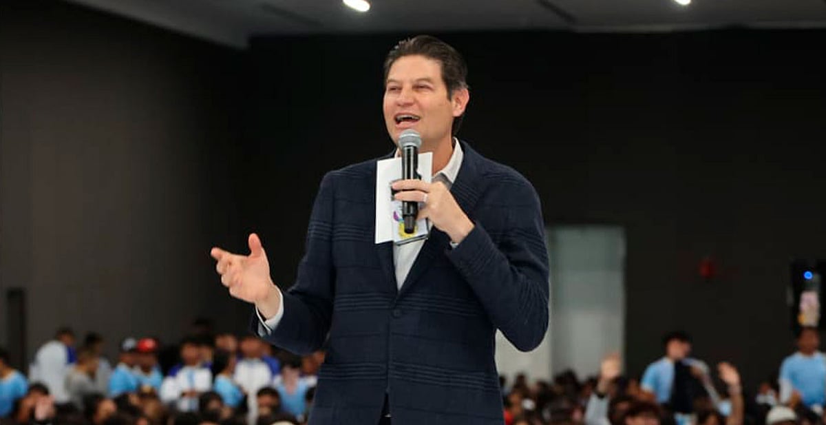 Redes, juegos y ‘regalos’: cómo enganchan a menores, advierte alcalde