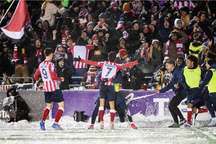 El Atlético Ottawa gana el título en Canadá con un golazo de chilena de David Rodríguez bajo una gran nevada