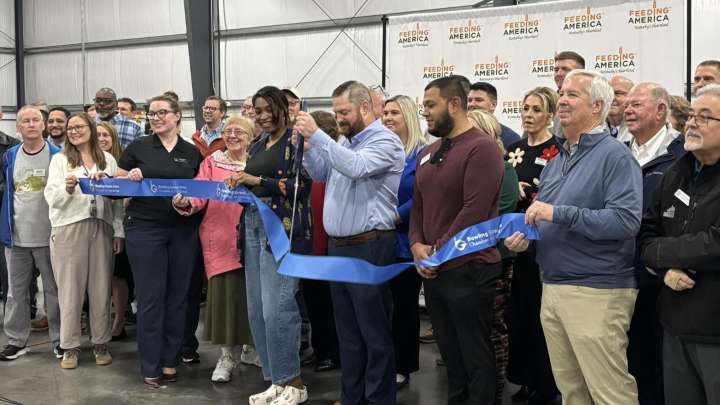 Feeding America, Kentucky’s Heartland cuts ribbon on Bowling Green facility