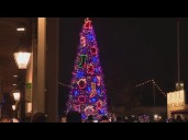 Crowds pack Old Sacramento for annual tree lighting and Theatre of Lights