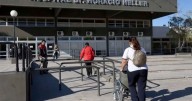 Murió un hombre en el acceso al hospital Heller de Neuquén: había sido reducido por la Policía