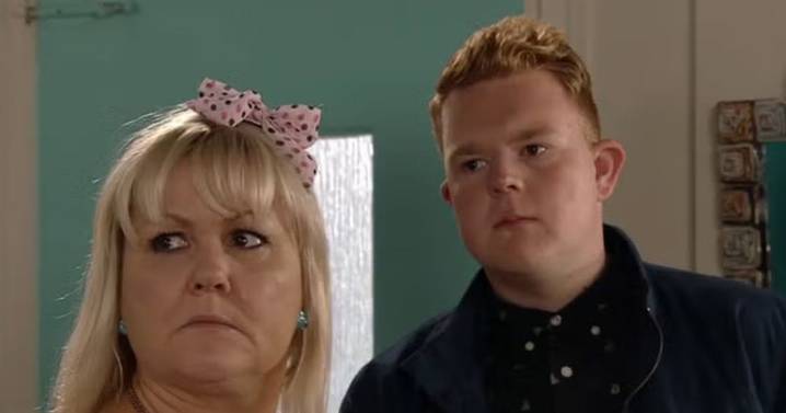 Coronation Street legend 'thriving' in new relationship after major body transformation