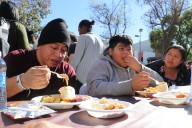 Inmigrantes agradecidos de que no fueron deportados