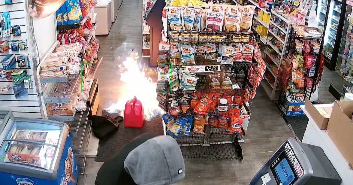 Convenience store burns in Winnipeg