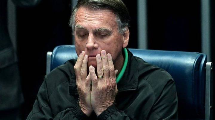 Brasil: Bolsonaro preso tras querer romper su tobillera electrónica para fugarse