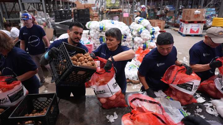 SNAP benefits restoration after shutdown faces obstacles