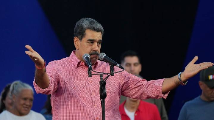 FAA warns all pilots of risks of flying over Venezuela over 'worsening security situation'